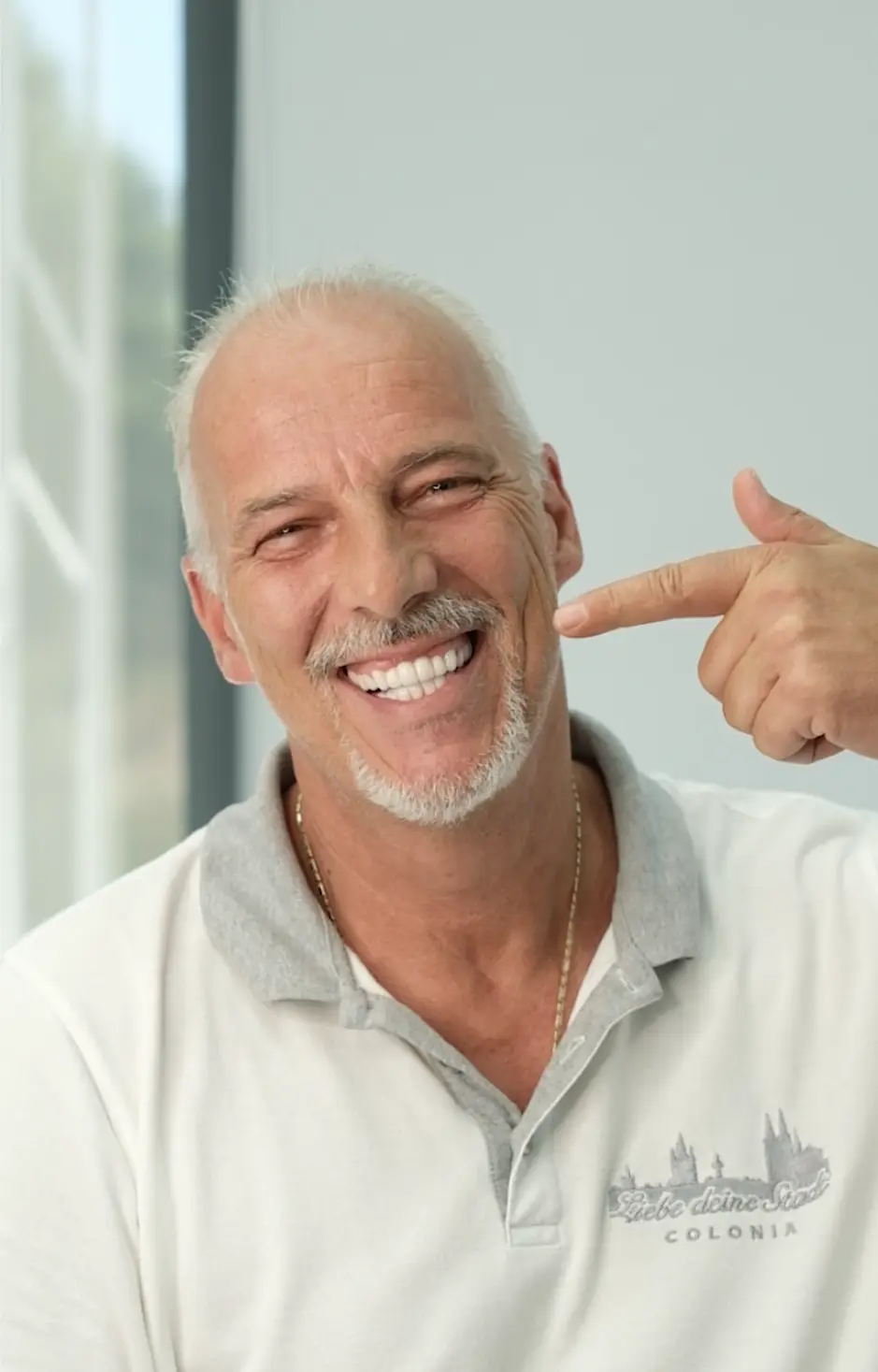 Michael, dental veneers patient at Inter Dental Turkey